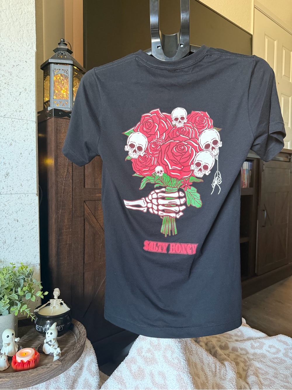 Salty Honey Skull Rose Skeleton Graphic Tee (M)